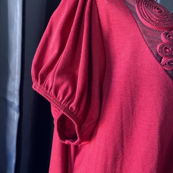Judith - Wine Colored Top with Rose Embellishments - Picture 4 of 8